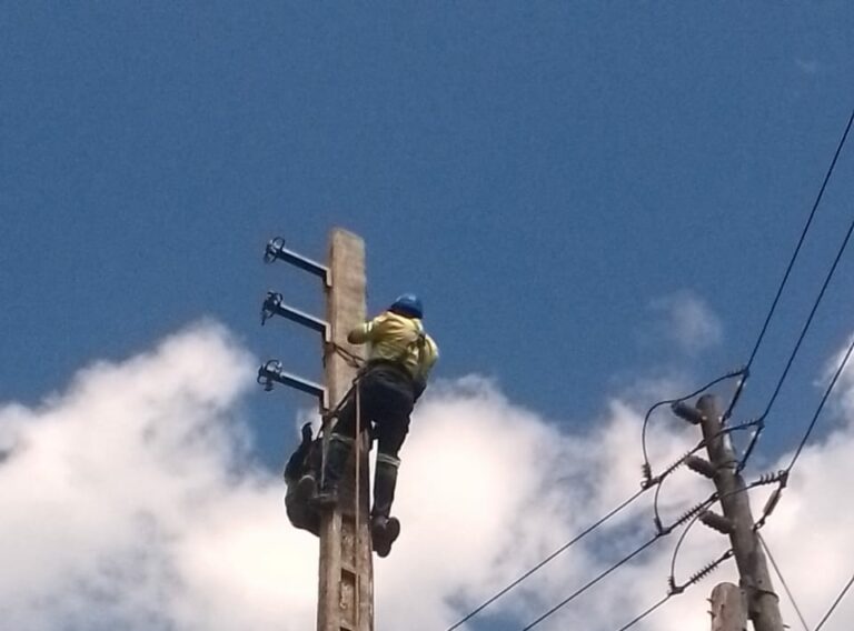 Electrical power distribution: Installation of electrical network